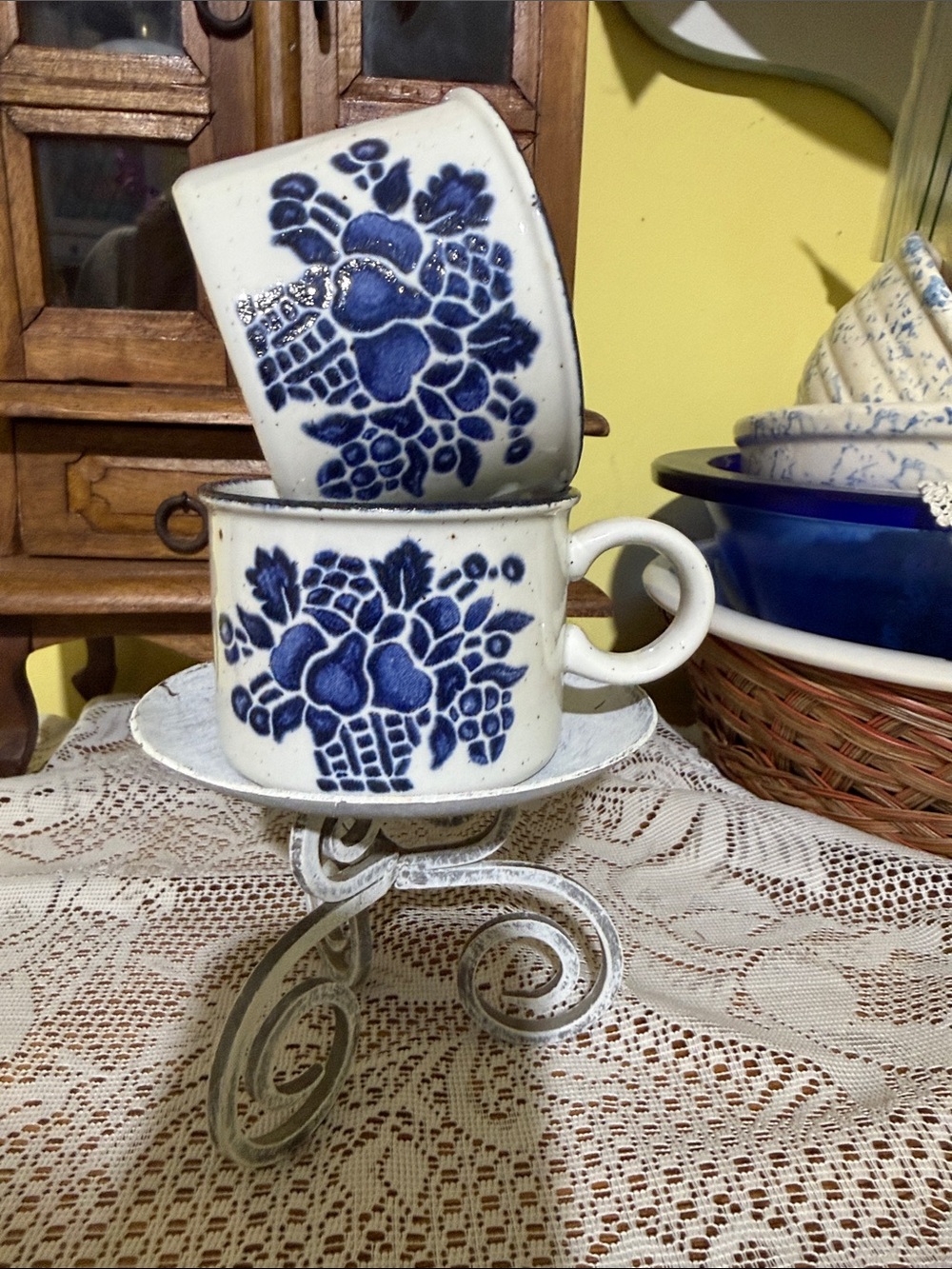vintage Midwinter England Country Blue Fruit Basket ceramic mugs